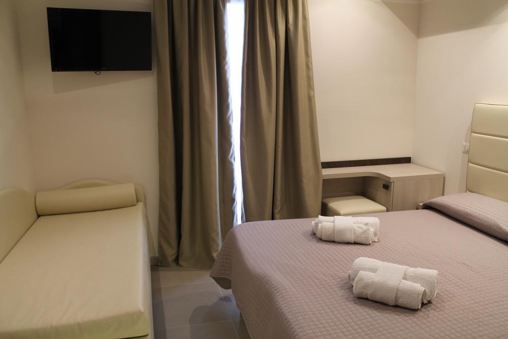 Hotel Sant'Elena Ріміні Екстер'єр фото