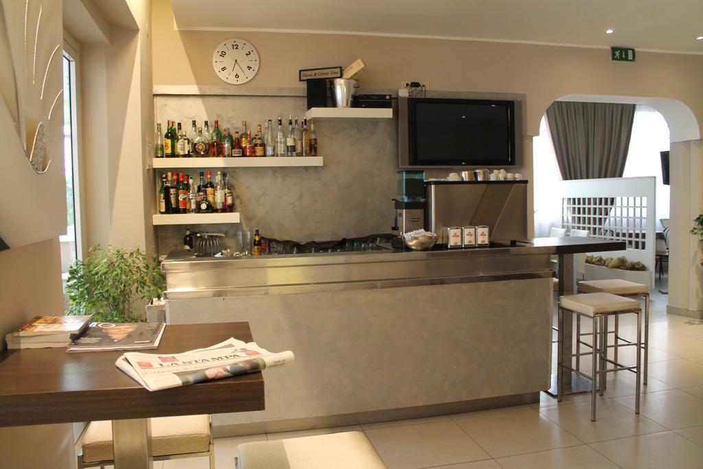 Hotel Sant'Elena Ріміні Екстер'єр фото